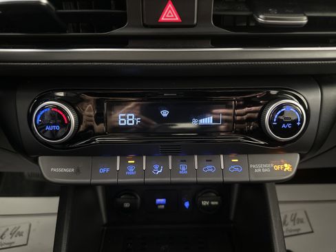 Certified 2023 Hyundai Kona SEL w/ Convenience Package image 18