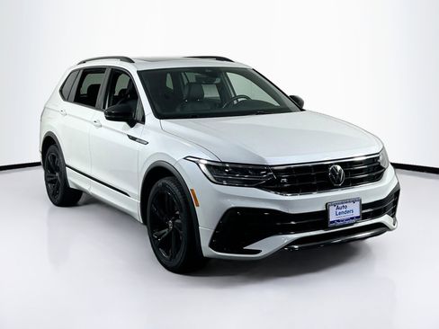 Used 2023 Volkswagen Tiguan SE R-Line image 3