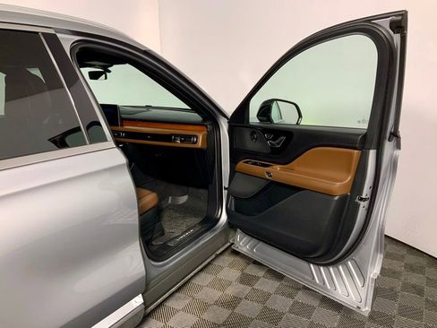 Used 2020 Lincoln Aviator Reserve w/ Elements Package Plus image 35