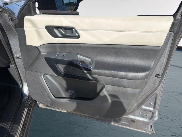 Used 2023 Nissan Pathfinder SV FWD image 10