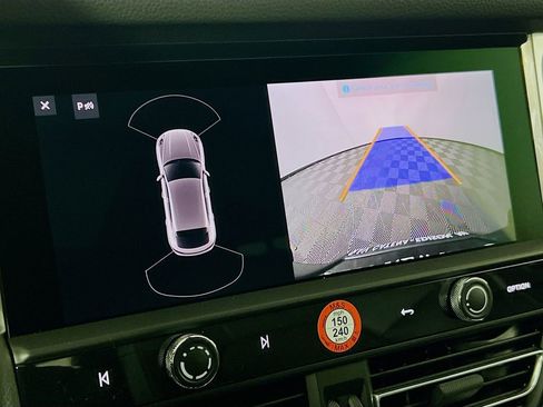 New 2026 Porsche Macan Base image 17