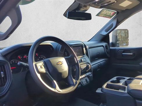 Used 2024 Chevrolet Silverado 2500 Custom w/ Custom Value Package image 7
