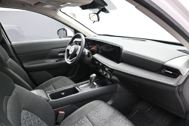 Used 2025 Nissan Kicks SV w/ SV Premium Package FWD image 30
