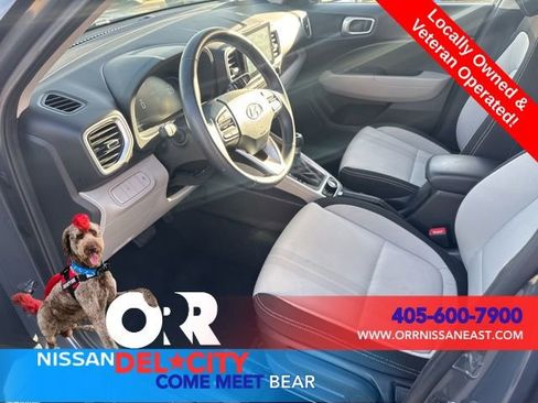 Used 2025 Hyundai Venue SEL FWD image 13