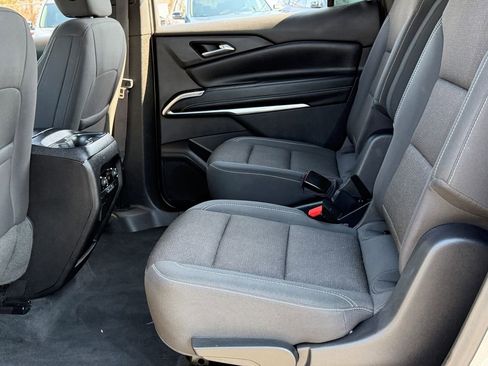 Used 2024 Chevrolet Traverse LT image 16