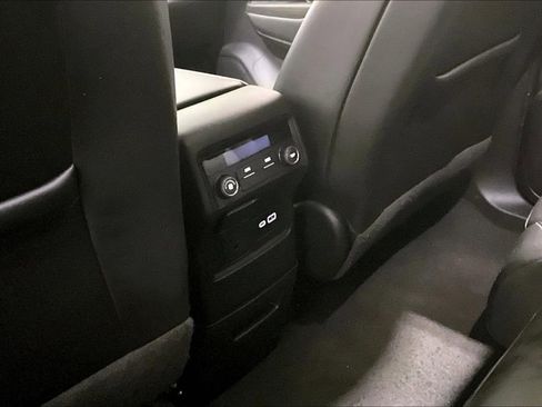 Used 2023 GMC Acadia SLT image 10