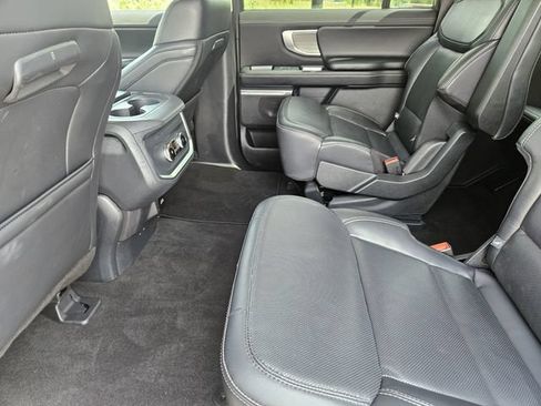 Used 2025 Ford Expedition Max Platinum AWD/4WD image 31