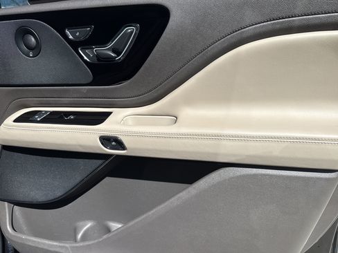 Used 2022 Lincoln Aviator Reserve w/ Equipment Group 201A image 14