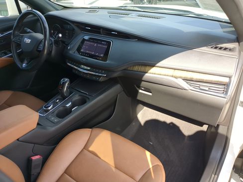 Used 2019 Cadillac XT4 Premium Luxury image 11