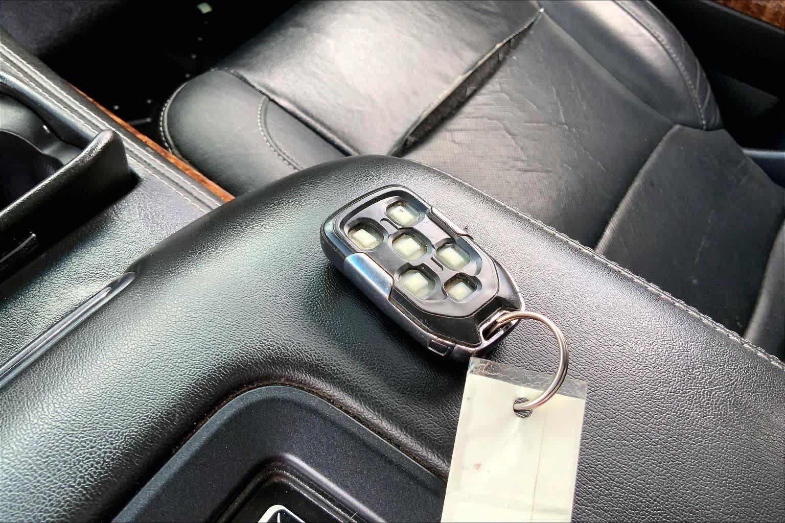 Used 2018 Chevrolet Suburban Premier RWD image 14