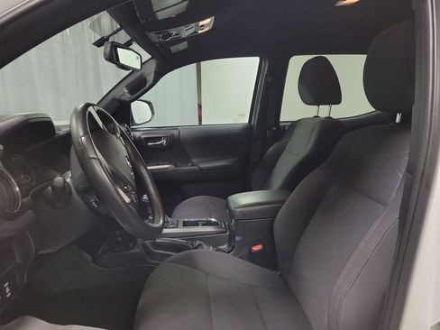 Used 2016 Toyota Tacoma TRD Off-Road w/ Towing Package AWD/4WD image 12