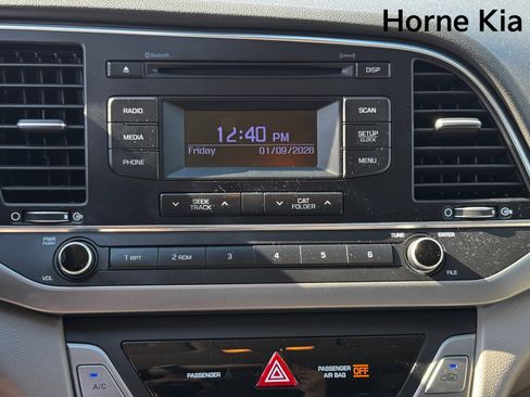 Used 2017 Hyundai Elantra SE image 21