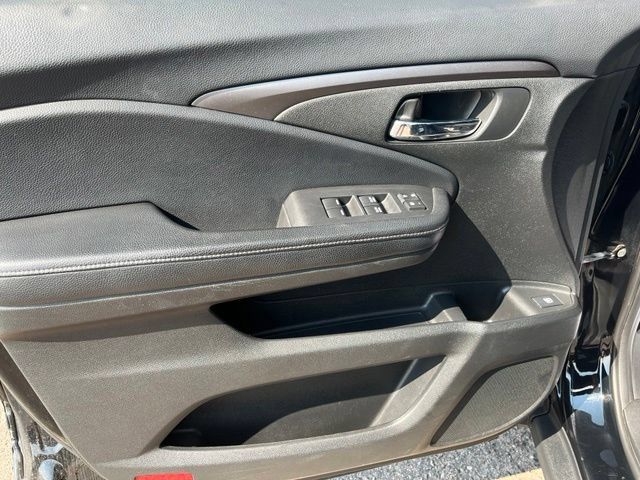 Used 2017 Honda Ridgeline RTL-T image 11