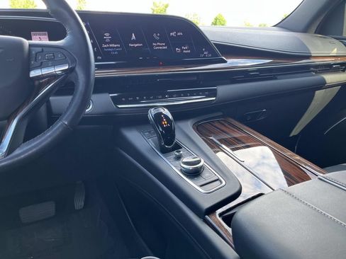 Used 2022 Cadillac Escalade Premium Luxury AWD/4WD image 15