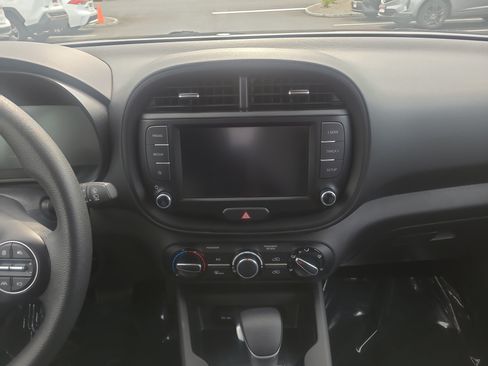 Used 2023 Kia Soul LX FWD image 19