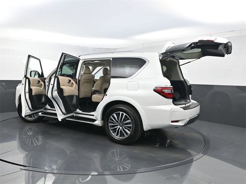 Used 2024 Nissan Armada SL w/ Captain's Chairs Package image 41
