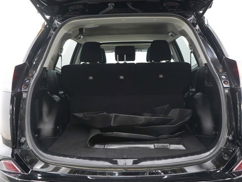 Used 2018 Toyota RAV4 XLE AWD/4WD image 18