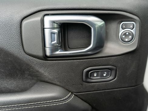 Used 2022 Jeep Wrangler Unlimited Sahara w/ LED Lighting Group AWD/4WD image 15
