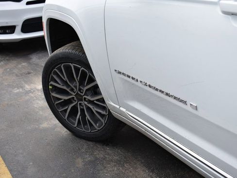 New 2026 Jeep Grand Cherokee L Summit AWD/4WD image 9