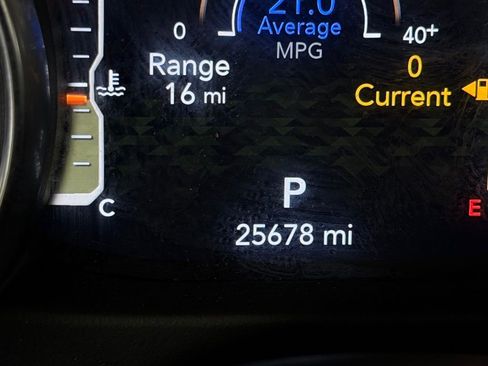 Used 2023 Jeep Wrangler Unlimited Rubicon AWD/4WD image 15