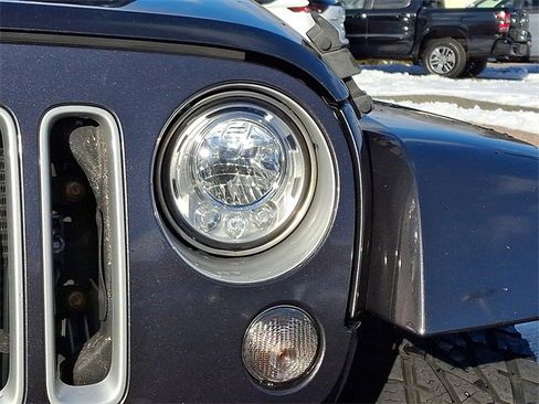 Used 2017 Jeep Wrangler Unlimited Sahara w/ Connectivity Group image 9