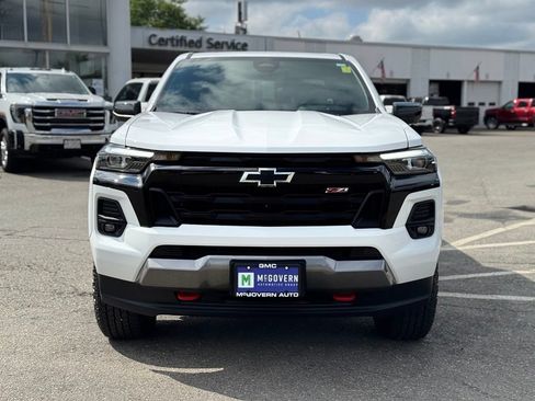 Used 2025 Chevrolet Colorado Z71 w/ Technology Package AWD/4WD image 9