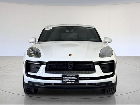 Certified 2025 Porsche Macan image 11