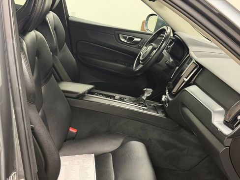 Used 2019 Volvo XC60 T6 Momentum w/ Multimedia Package AWD/4WD image 29