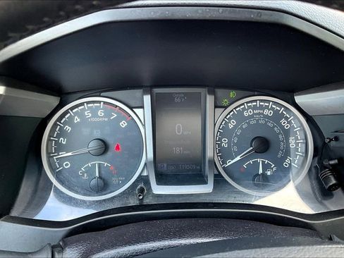 Used 2016 Toyota Tacoma SR5 w/ SR5 Appearance Package (SN) image 10