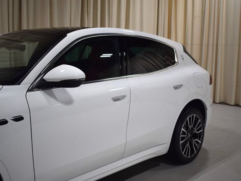 Certified 2025 Maserati Grecale Modena AWD/4WD image 2