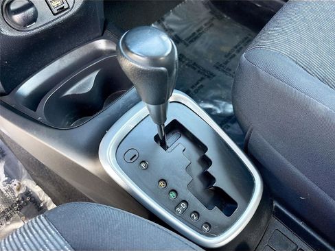 Used 2017 Toyota Yaris L image 16