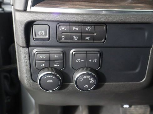 Used 2025 Chevrolet Tahoe LT image 39