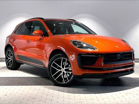 Used 2025 Porsche Macan image 12