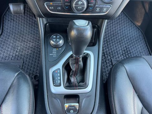 Used 2016 Jeep Cherokee Trailhawk w/ Comfort/Convenience Group image 17