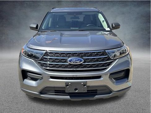 Used 2023 Ford Explorer XLT RWD image 3