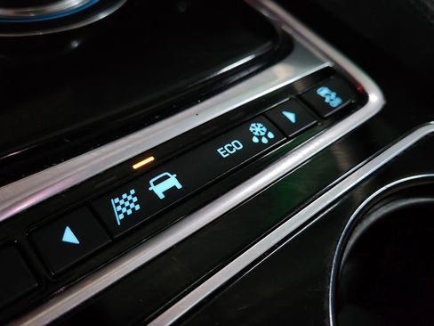 Used 2017 Jaguar F-PACE Premium image 38