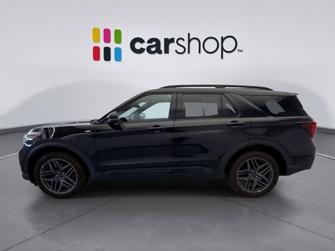 Used 2025 Ford Explorer ST-Line w/ ST-Line Street Pack AWD/4WD image 2