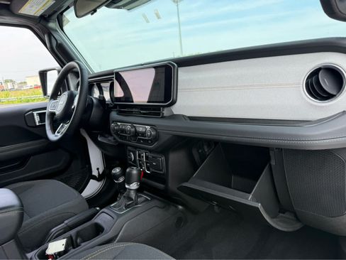 Used 2024 Jeep Wrangler Unlimited Sahara AWD/4WD image 12