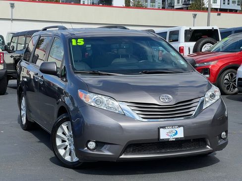 Used 2015 Toyota Sienna XLE Premium image 1
