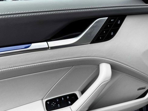 Used 2024 Porsche 911 Carrera image 20