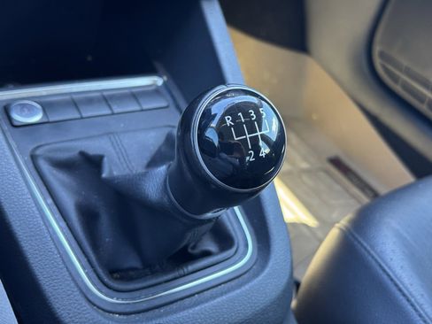 Used 2017 Volkswagen Jetta SE image 9