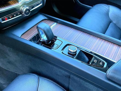 Certified 2023 Volvo XC60 B5 Plus w/ Climate Package image 17