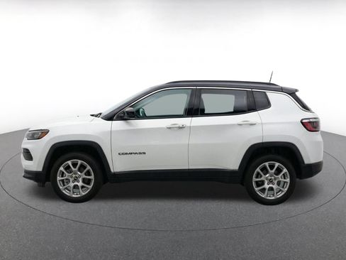 Used 2025 Jeep Compass Limited AWD/4WD image 4