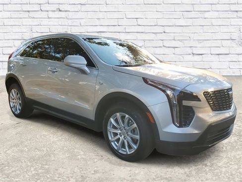 Certified 2021 Cadillac XT4 Luxury w/ Cold Weather Package image 4