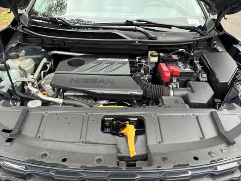 Used 2023 Nissan Rogue S image 19