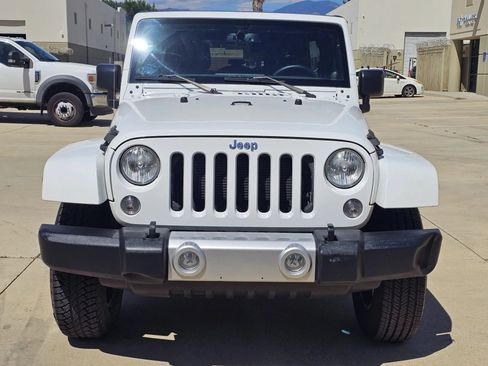 Used 2014 Jeep Wrangler Unlimited Sahara w/ Connectivity Group AWD/4WD image 2