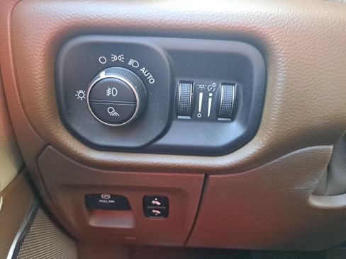 Used 2019 RAM 1500 Laramie AWD/4WD image 23