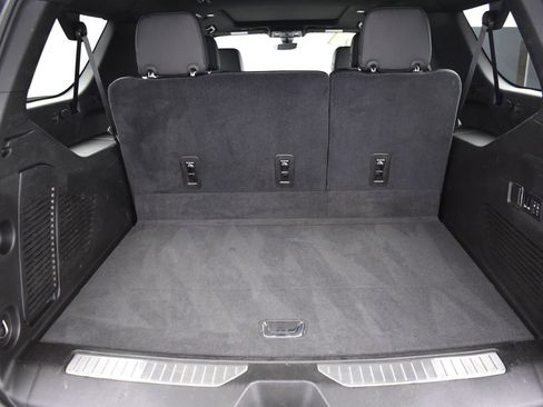 Used 2021 GMC Yukon XL Denali w/ Denali Premium Package image 10