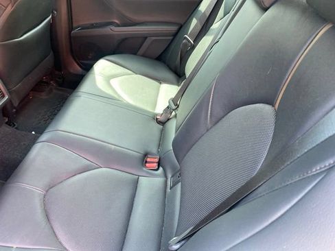 Used 2020 Toyota Camry XLE w/ Sunroof Package FWD image 12