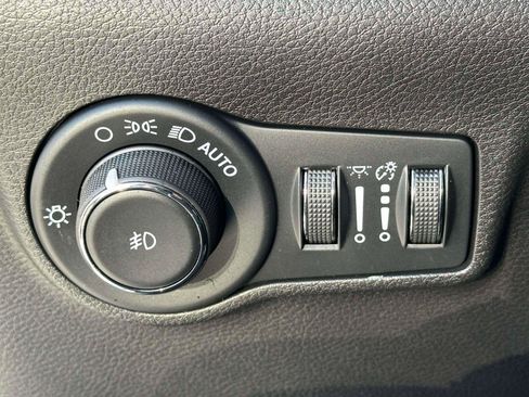 Used 2024 Jeep Compass Latitude image 18